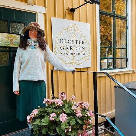 Klostergardens Vandrarhem Varnhem Bagian luar foto