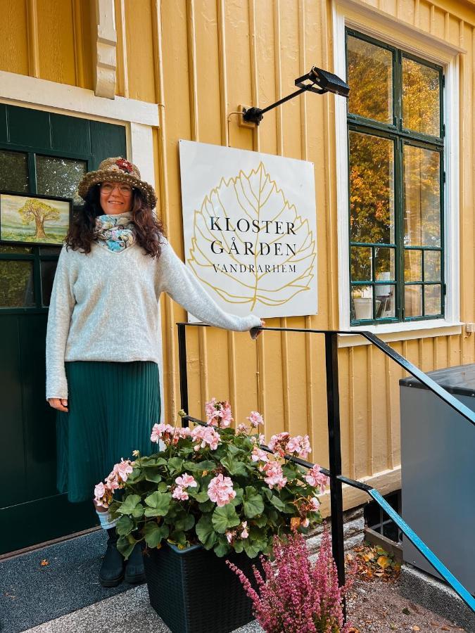 Klostergardens Vandrarhem Varnhem Bagian luar foto