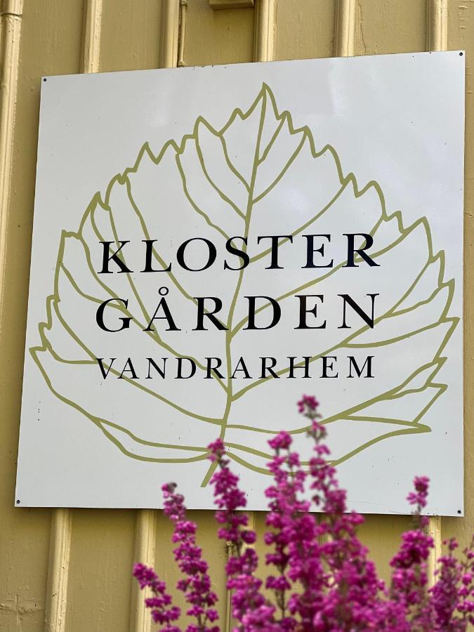 Klostergardens Vandrarhem Varnhem Bagian luar foto